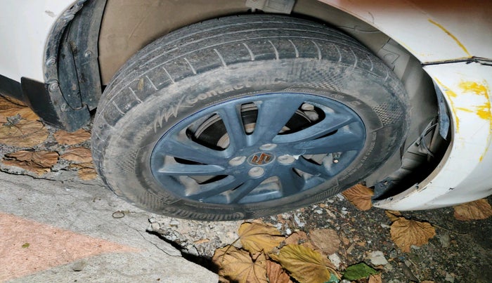 2013 Maruti Swift ZXI, Petrol, Manual, 1,17,211 km, tyre