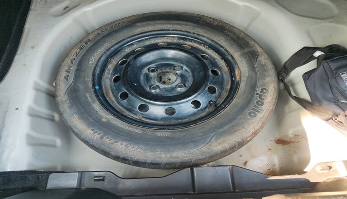 2018 Maruti Dzire VXI, Petrol, Manual, 48,200 km, tyre