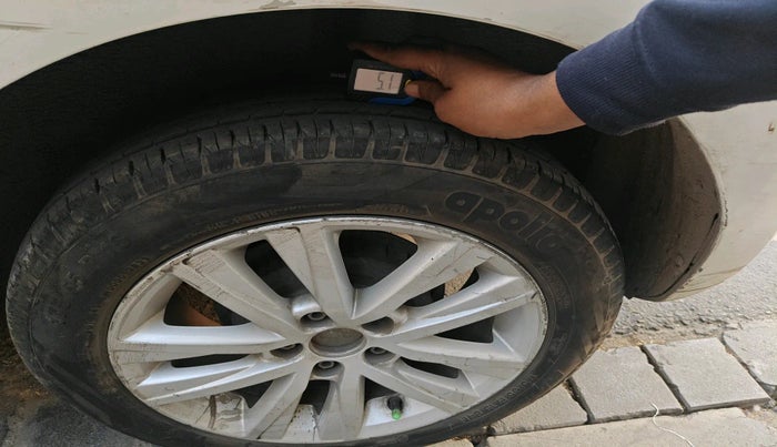 2012 Volkswagen Polo HIGHLINE1.2L, Petrol, Manual, 79,910 km, tyre