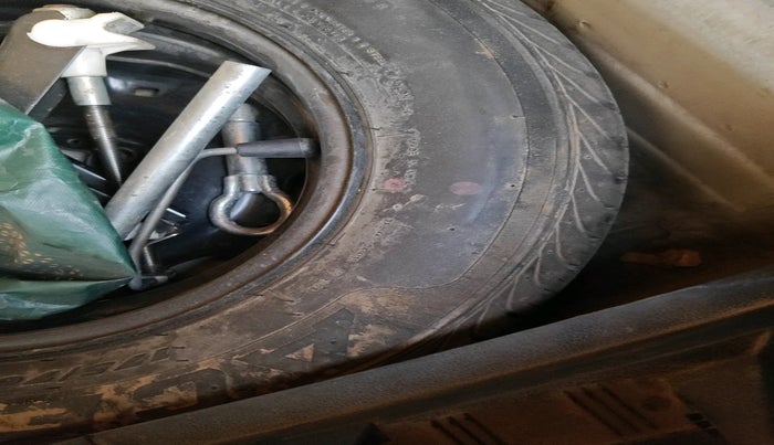 2012 Volkswagen Polo HIGHLINE1.2L, Petrol, Manual, 79,910 km, tyre