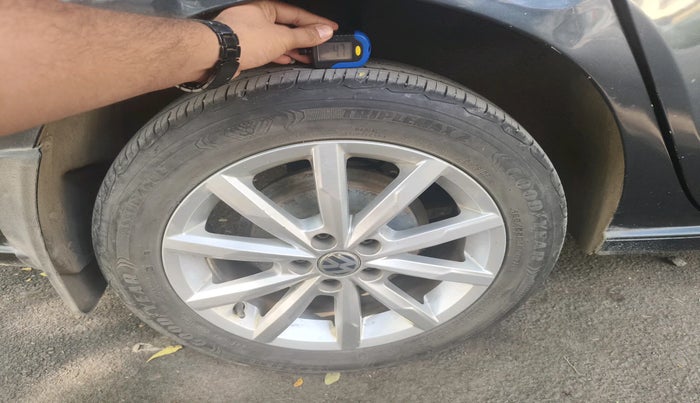 2018 Volkswagen Vento 1.2 TSI HIGHLINE PLUS AT, Petrol, Automatic, 79,869 km, tyre