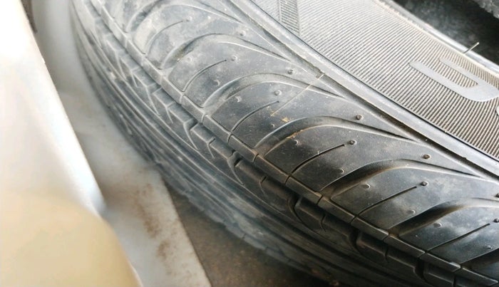 2014 Skoda Rapid 1.5 TDI CR ELEGANCE, Diesel, Manual, 1,37,193 km, tyre