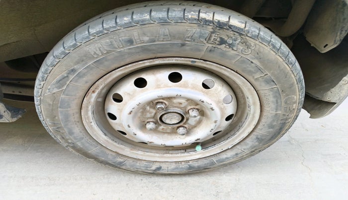 2017 Maruti Wagon R 1.0 LXI CNG, Petrol, Manual, 1,37,766 km, tyre