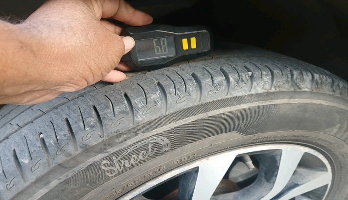 2015 Nissan Terrano XL (D), Diesel, Manual, 1,14,685 km, tyre