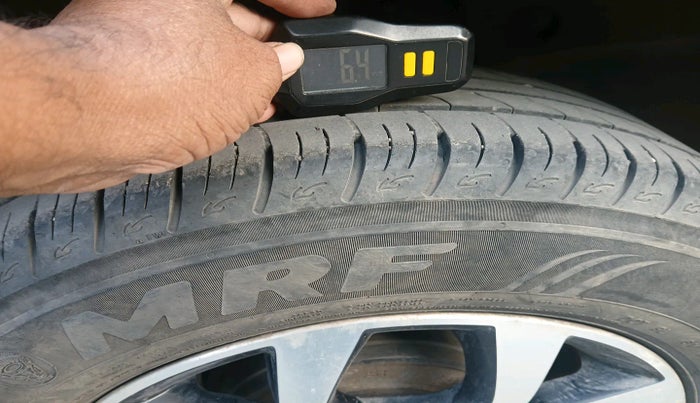 2015 Nissan Terrano XL (D), Diesel, Manual, 1,14,685 km, tyre