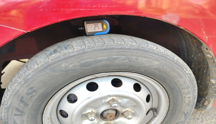 2017 Hyundai Eon ERA +, Petrol, Manual, 1,18,957 km, tyre