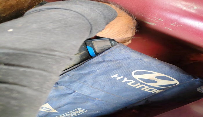 2017 Hyundai Eon ERA +, Petrol, Manual, 1,18,957 km, tyre