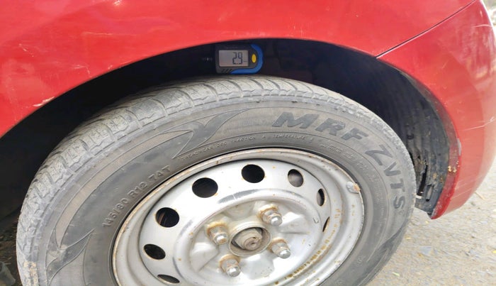 2017 Hyundai Eon ERA +, Petrol, Manual, 1,18,957 km, tyre