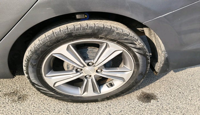 2019 Hyundai Verna 1.6 VTVT SX, Petrol, Manual, 73,139 km, tyre