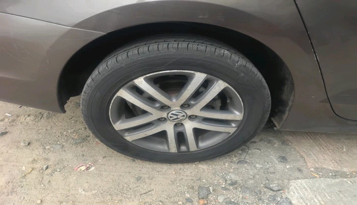 2011 Volkswagen Jetta HIGHLINE TDI AT, Diesel, Automatic, 1,50,067 km, tyre