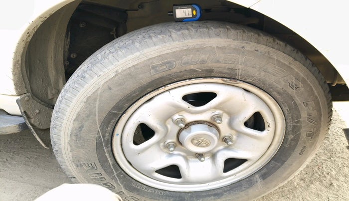 2017 Tata Safari Storme 2.2 EX 4X2, Diesel, Manual, 54,792 km, tyre