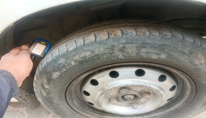 2012 Maruti Wagon R 1.0 LXI CNG, Petrol, Manual, 1,52,827 km, tyre