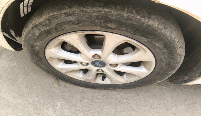 2013 Ford Fiesta TITANIUM PETROL, Petrol, Manual, 93,144 km, tyre