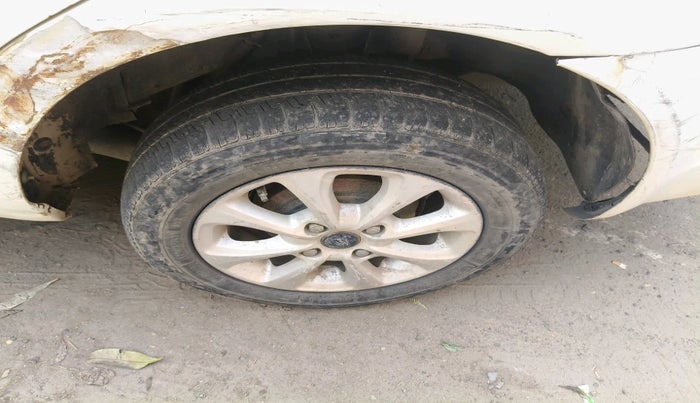 2013 Ford Fiesta TITANIUM PETROL, Petrol, Manual, 93,144 km, tyre