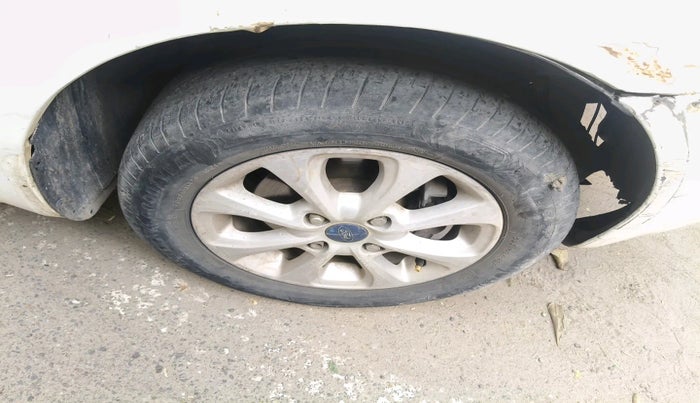 2013 Ford Fiesta TITANIUM PETROL, Petrol, Manual, 93,144 km, tyre