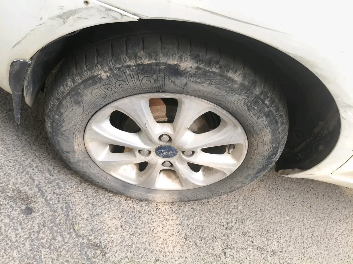 2013 Ford Fiesta TITANIUM PETROL, Petrol, Manual, 93,144 km, tyre