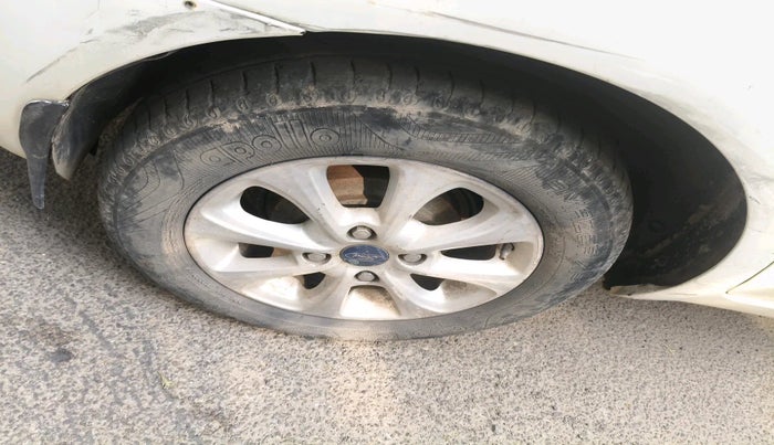 2013 Ford Fiesta TITANIUM PETROL, Petrol, Manual, 93,144 km, tyre