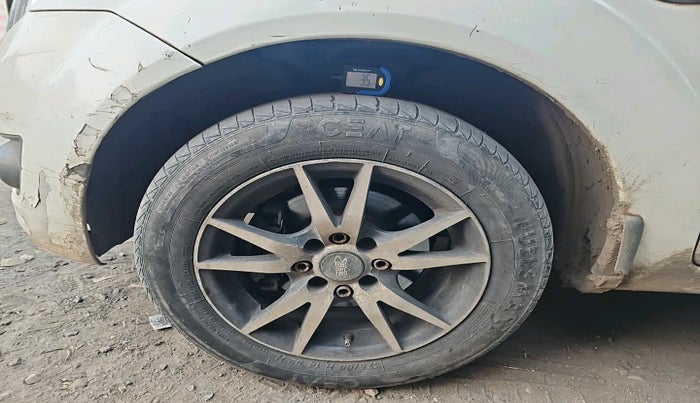 2011 Ford Figo TITANIUM 1.4 DIESEL, Diesel, Manual, 1,30,306 km, tyre