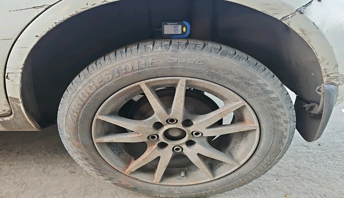 2011 Ford Figo TITANIUM 1.4 DIESEL, Diesel, Manual, 1,30,306 km, tyre