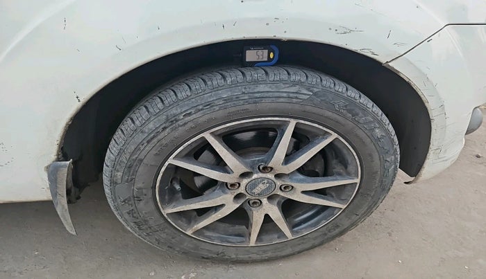 2011 Ford Figo TITANIUM 1.4 DIESEL, Diesel, Manual, 1,30,306 km, tyre