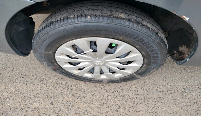 2017 Toyota Etios GD, Diesel, Manual, 1,18,853 km, tyre