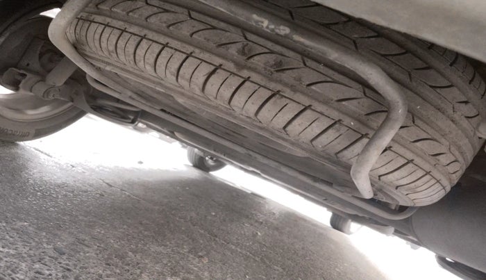 2017 Maruti Ertiga VXI CNG, Petrol, Manual, 1,26,038 km, tyre