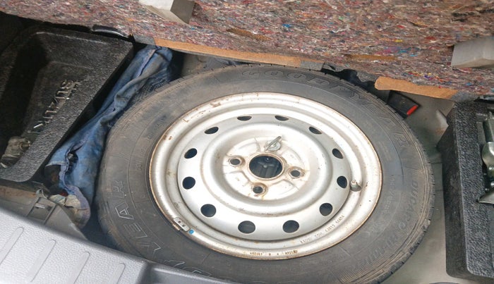 2011 Maruti Wagon R 1.0 LXI, Petrol, Manual, 68,363 km, tyre