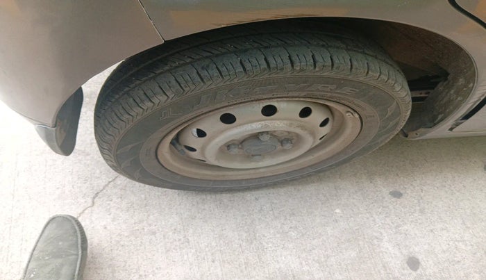 2011 Maruti Wagon R 1.0 LXI, Petrol, Manual, 68,363 km, tyre