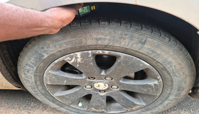 2010 Skoda Superb ELEGANCE 2.0 TDI CR AT, Diesel, Automatic, 1,21,385 km, tyre