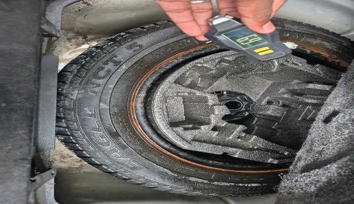 2010 Skoda Superb ELEGANCE 2.0 TDI CR AT, Diesel, Automatic, 1,21,385 km, tyre