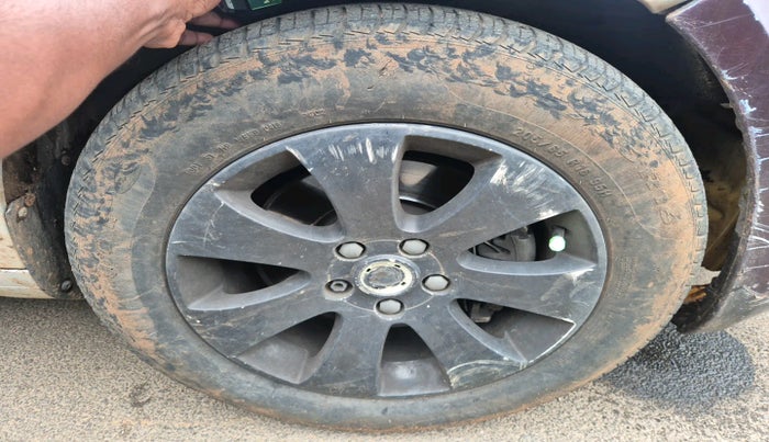 2010 Skoda Superb ELEGANCE 2.0 TDI CR AT, Diesel, Automatic, 1,21,385 km, tyre