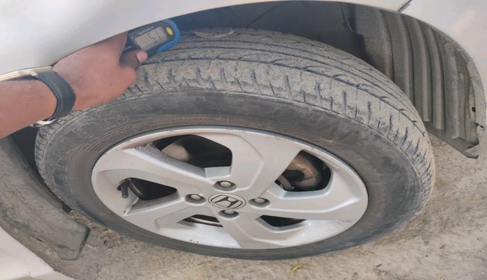 2015 Honda City 1.5L I-VTEC VX CVT, Petrol, Automatic, 1,09,817 km, tyre