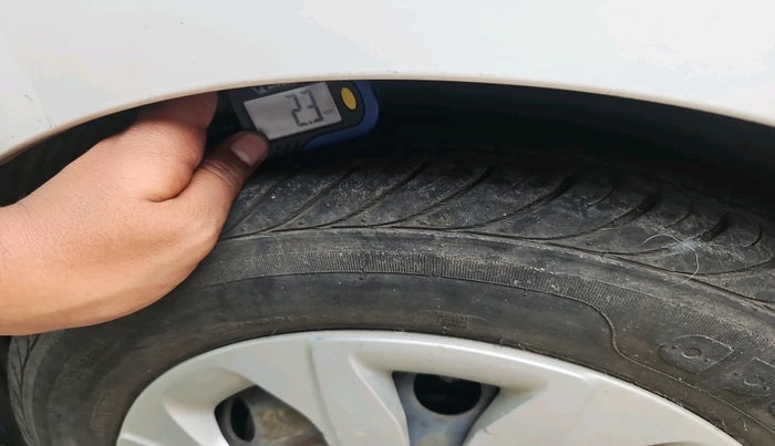 2014 Hyundai Eon MAGNA +, Petrol, Manual, 28,933 km, tyre