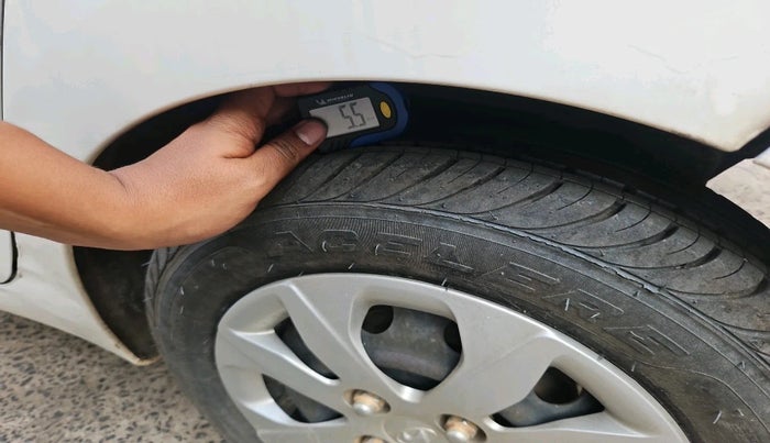 2014 Hyundai Eon MAGNA +, Petrol, Manual, 28,933 km, tyre