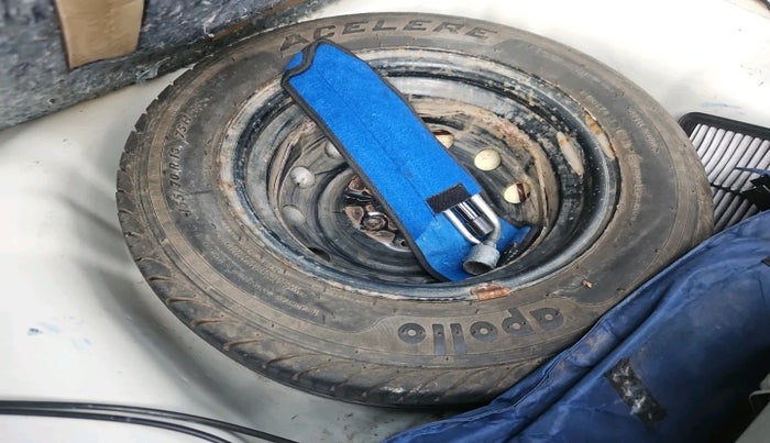 2014 Hyundai Eon MAGNA +, Petrol, Manual, 28,933 km, tyre