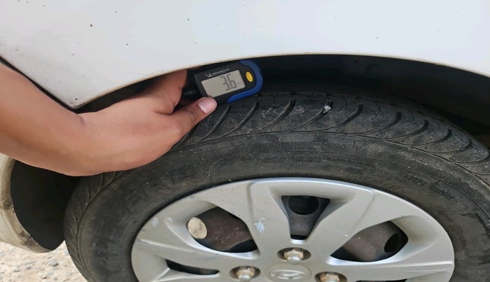 2014 Hyundai Eon MAGNA +, Petrol, Manual, 28,933 km, tyre