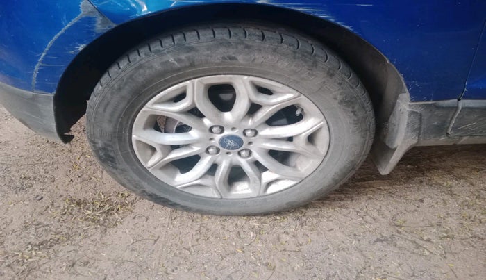 2015 Ford Ecosport TITANIUM 1.5L DIESEL, Diesel, Manual, 1,99,744 km, tyre