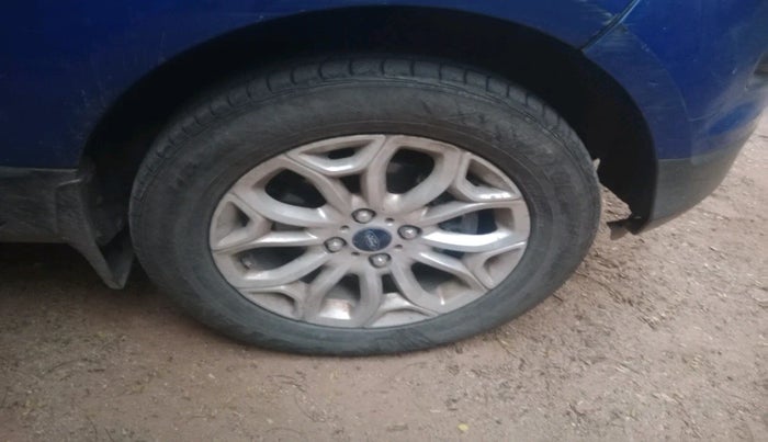 2015 Ford Ecosport TITANIUM 1.5L DIESEL, Diesel, Manual, 1,99,744 km, tyre