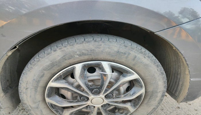 2016 Hyundai Eon ERA +, Petrol, Manual, 1,14,937 km, tyre