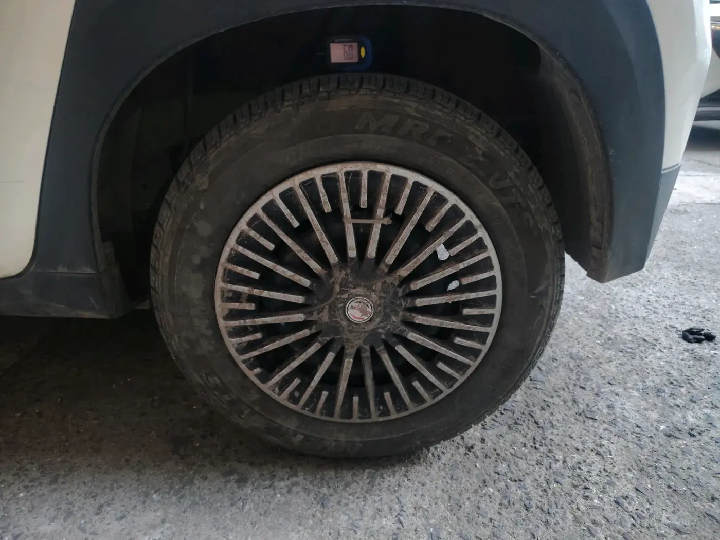 2018 Mahindra KUV 100 NXT K2+ P 6 STR, Petrol, Manual, 55,777 km, tyre
