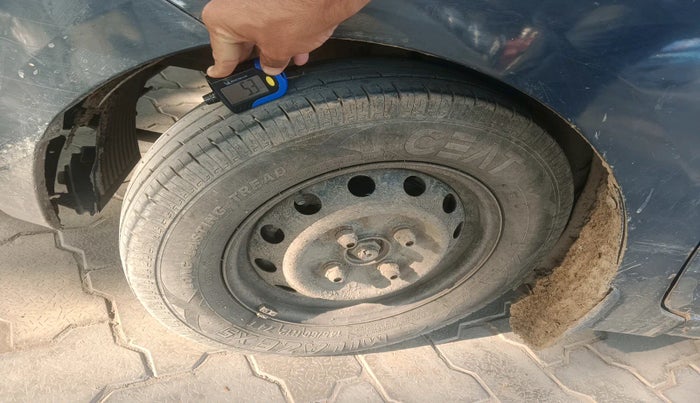 2012 Hyundai Eon ERA, Petrol, Manual, 2,69,152 km, tyre