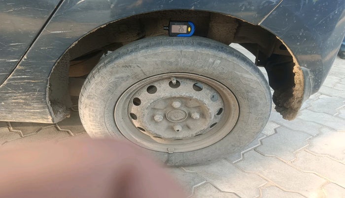 2012 Hyundai Eon ERA, Petrol, Manual, 2,69,152 km, tyre