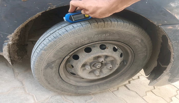 2012 Hyundai Eon ERA, Petrol, Manual, 2,69,152 km, tyre