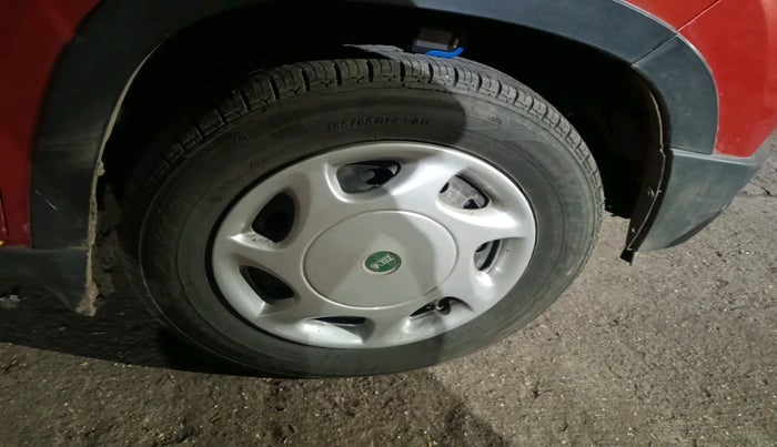 2016 Mahindra Kuv100 K4 6 STR, Petrol, Manual, 1,30,252 km, tyre