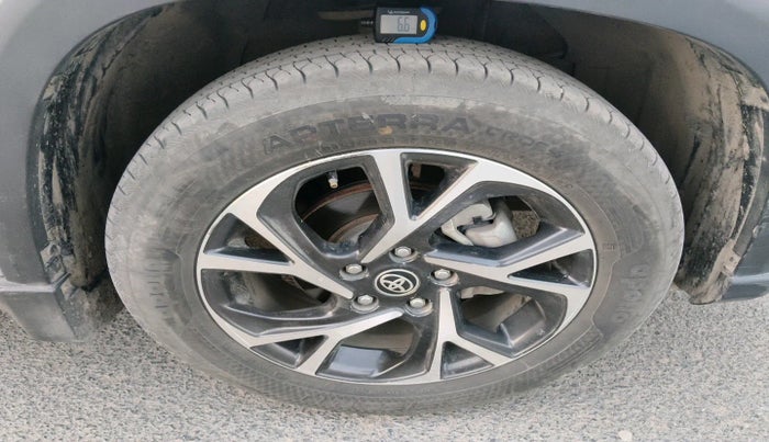 2022 Toyota URBAN CRUISER HYRYDER V AWD NEO DRIVE, Petrol, Manual, 69,171 km, tyre