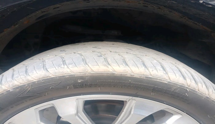 2017 Ford Endeavour TITANIUM 3.2 4X4 AT, Diesel, Automatic, 98,347 km, tyre