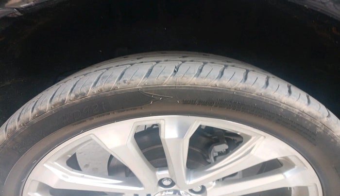 2017 Ford Endeavour TITANIUM 3.2 4X4 AT, Diesel, Automatic, 98,347 km, tyre