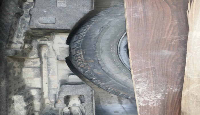 2013 Honda Amaze 1.2L I-VTEC E, Petrol, Manual, 1,08,389 km, tyre