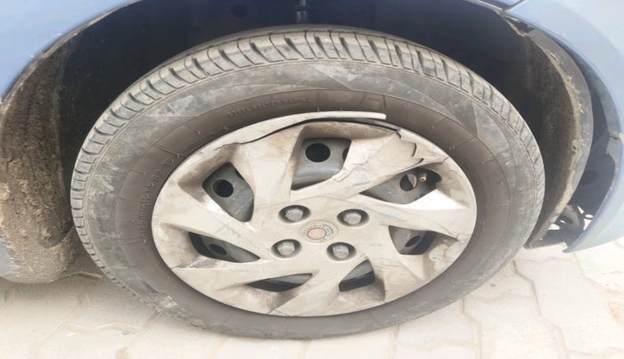 2013 Honda Amaze 1.2L I-VTEC E, Petrol, Manual, 1,08,389 km, tyre