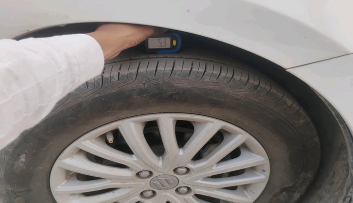 2022 Maruti Dzire ZXI CNG, Petrol, Manual, 79,152 km, tyre